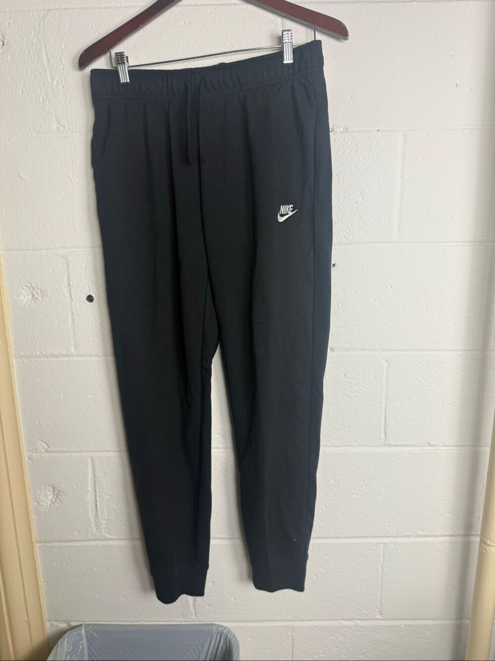 Nike Sportswear Club Fleece Women’s Mid-Rise Joggers Black M NWT DQ5191-010